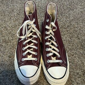 maroon converse - size 7 in men’s